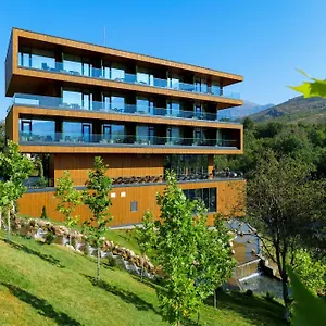 **** Hotel Uji Ftohte Albania