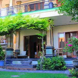 Cr Tris Pensión Seminyak